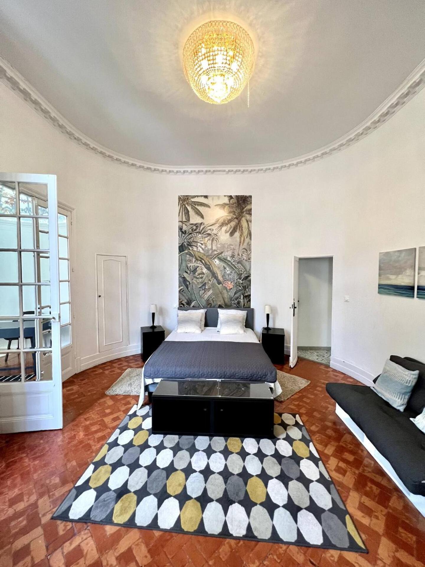 Sunny , Terrasse, Climatisation, Centre Apartment *